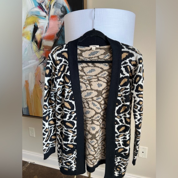 BOUTIQUE CARDIGAN - LIKE NEW - Picture 1 of 2
